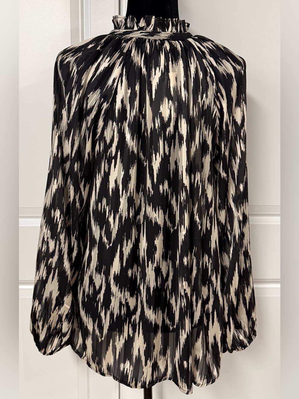 H&M Ruffle Collar Tie Blouse - Picture 4 of 8